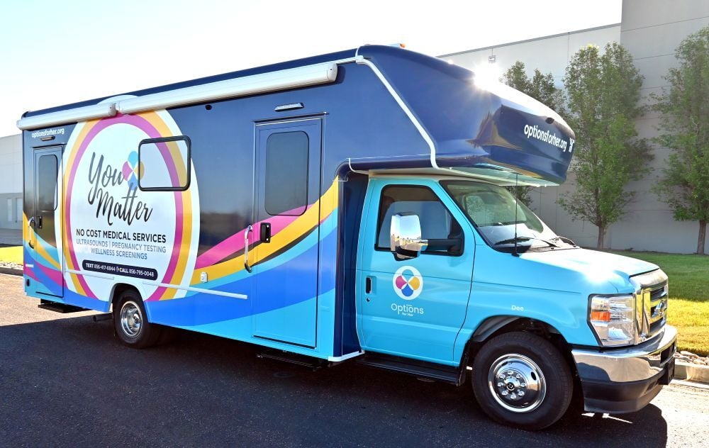 Pelsue_Mobile_Medical_Clinic_OptionsForHer_exterior_web