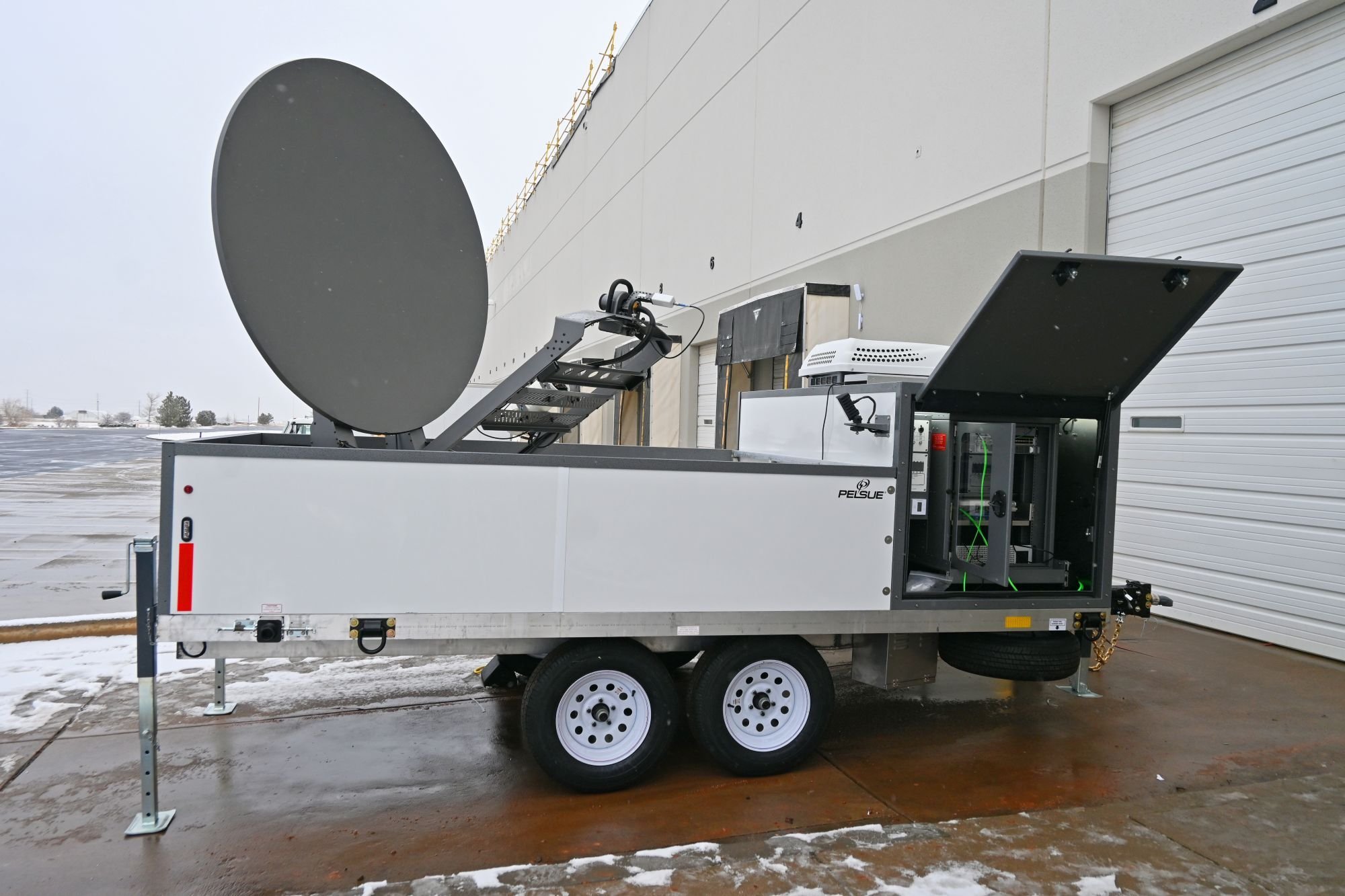 steet_satellite_trailer_emergency_equipment_remote