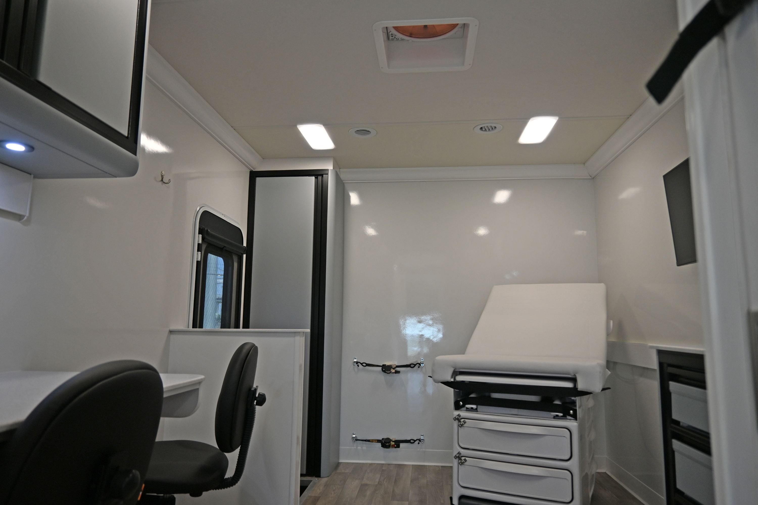 mobile_medical_clinic_2-room_examroom