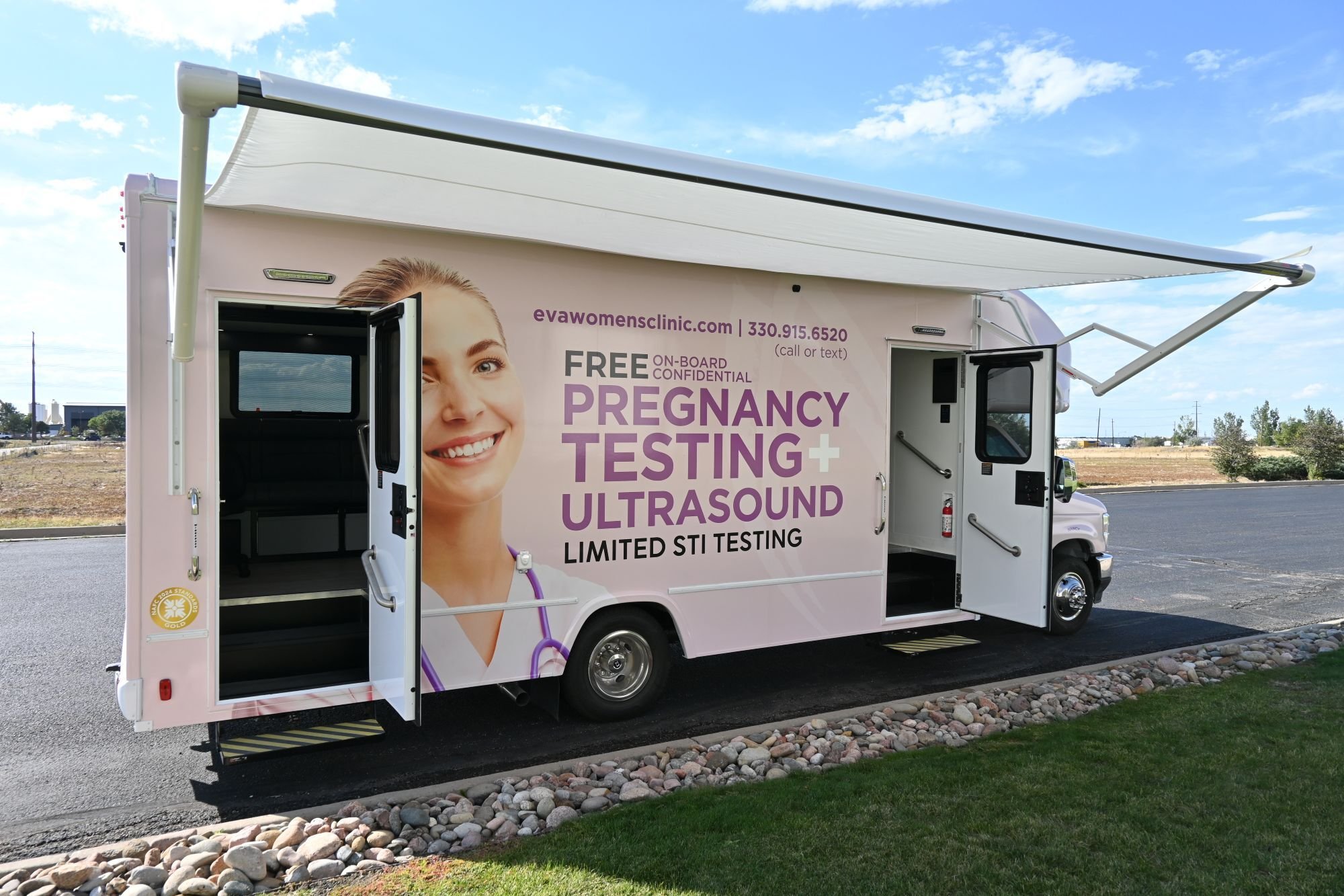 mobile_medical_clinic_built_by_pelsue_2