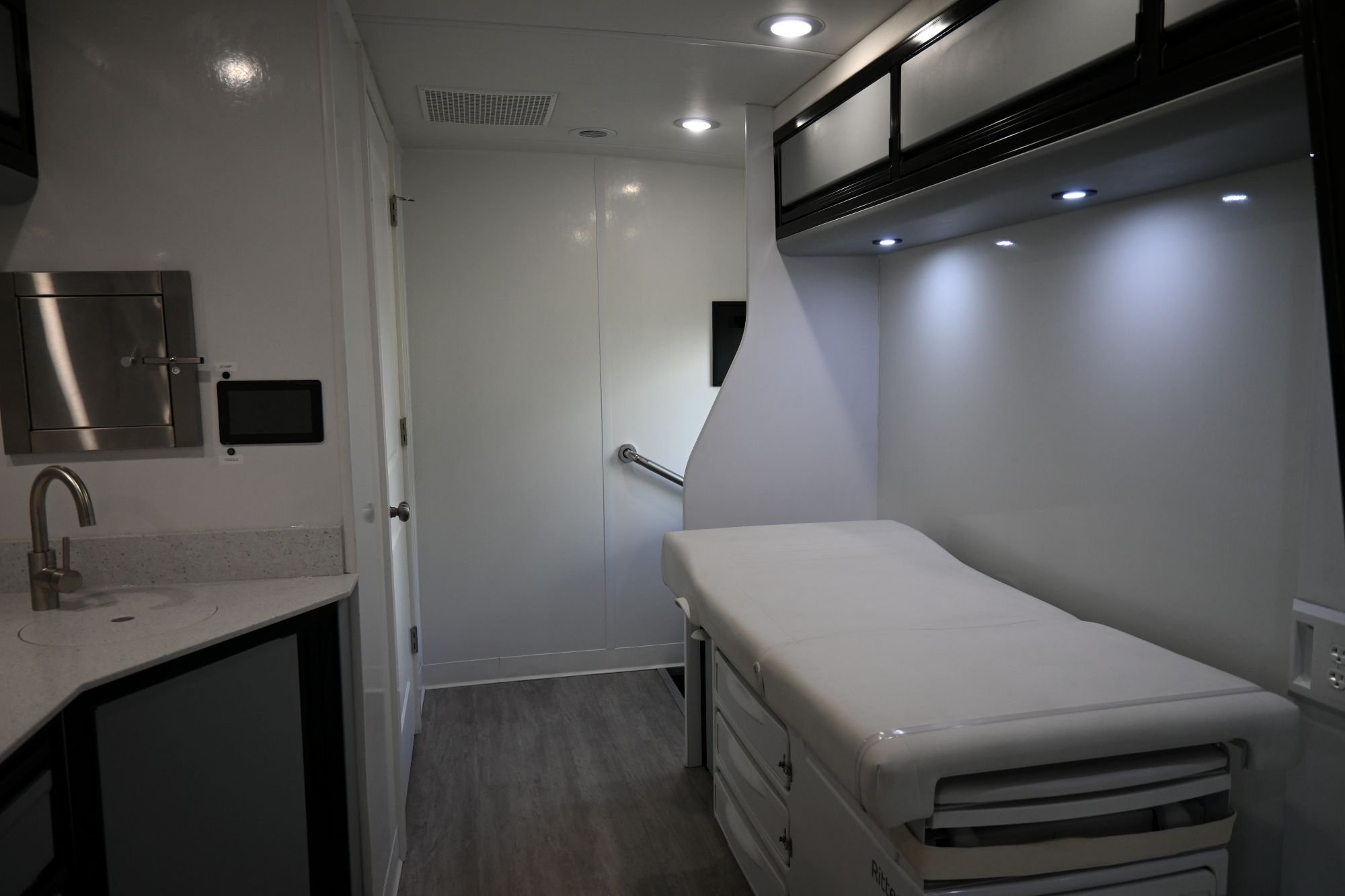 mobile_medical_clinic_exam_room_1