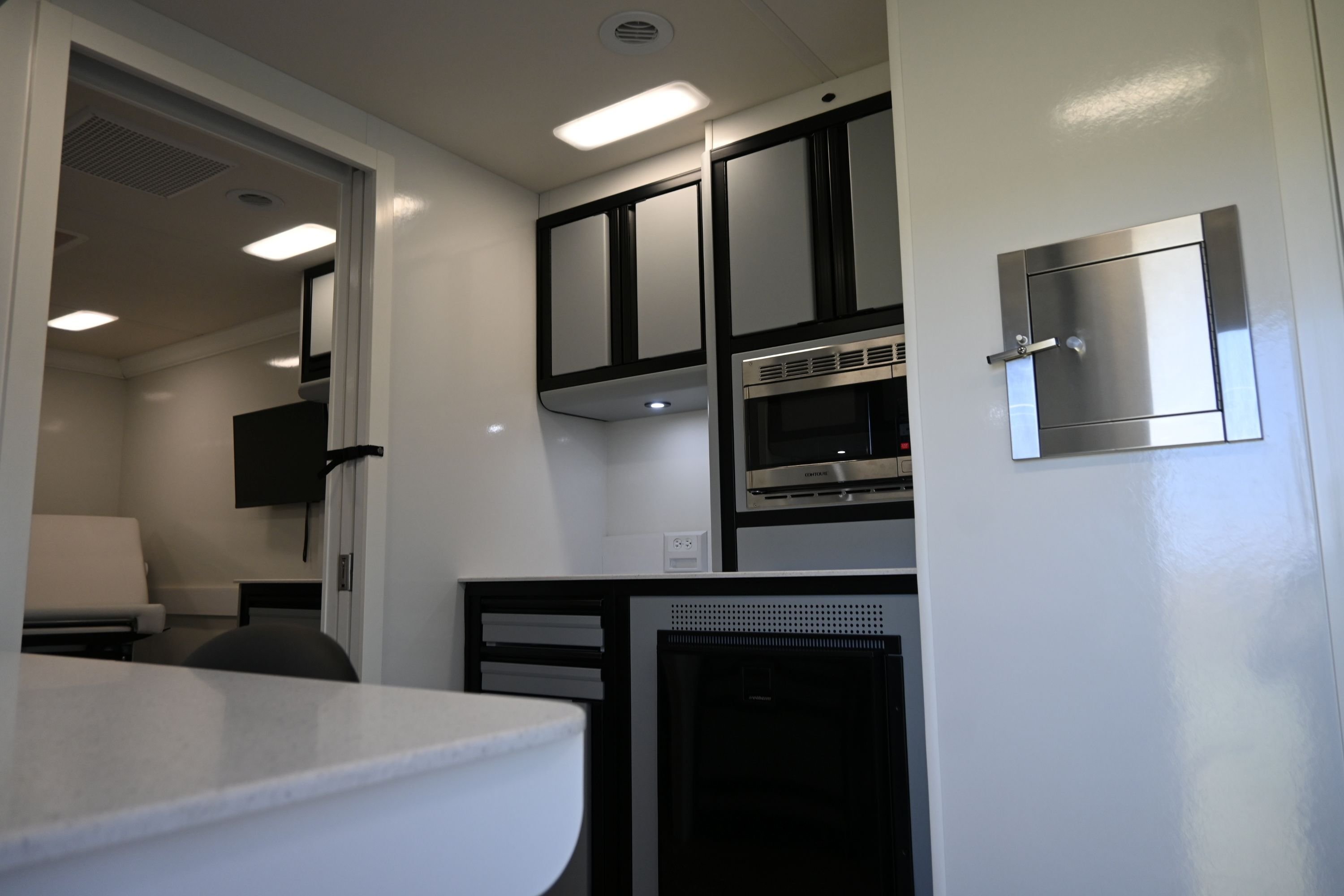 outreach_medical_unit_2-room_interior