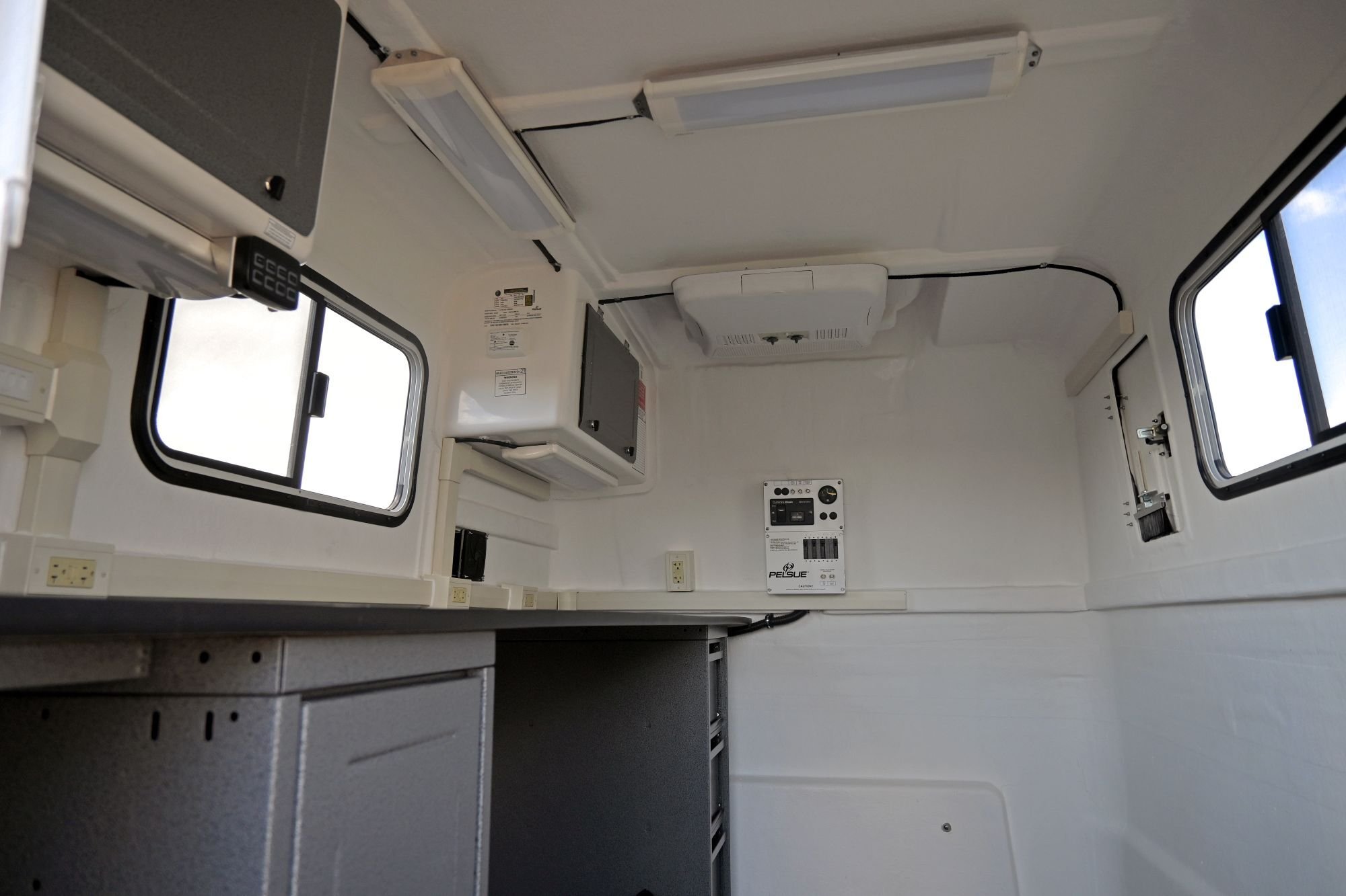pod_fiber-splicing-trailer-interior